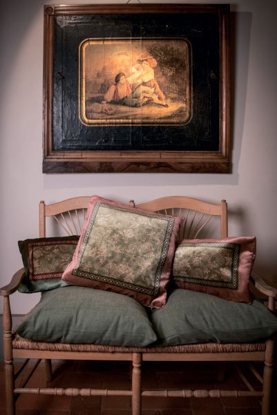 Подушка AGRA BORDEAUX 50х50 см, велюр, полиэстер, начинка конфорель FRATI HOME
