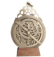 Астролябия восточная Hemisferium Eastern Astrolabe 12.2x0.7 см, высота с базой 16.6 см, бронза