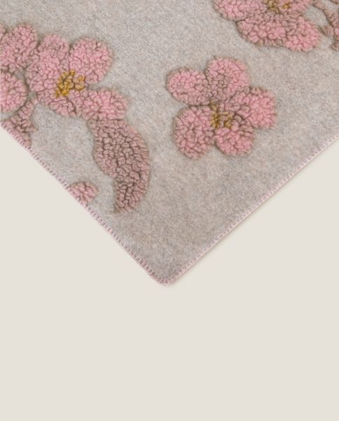 Плед Frati MAGNOLIA BEIGE бежевый с розовым 150x190 см шерть 55% полиэстер 45%, 1070г

