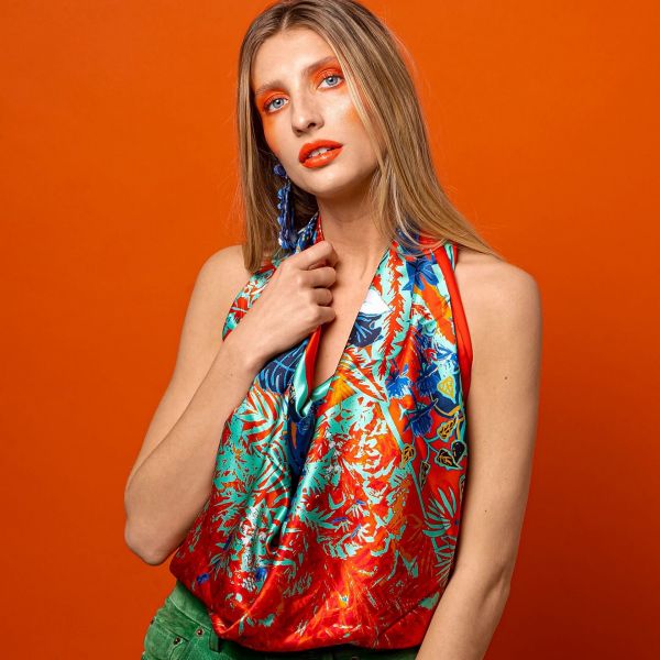 Платок Petrusse REVE ORANGE 105/105 шелк 100%