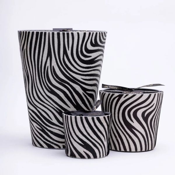 Свеча ароматическая Victoria with Love Hairy zebra black 400гр