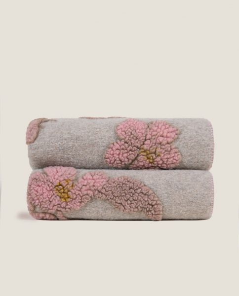 Плед Frati MAGNOLIA BEIGE бежевый с розовым 150x190 см шерть 55% полиэстер 45%, 1070г
