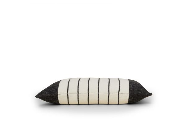 Подушка Barefoot Dreams COTTON BORDER STRIPE декоративная 76х40 , трикотаж, кремовый с темно-серым