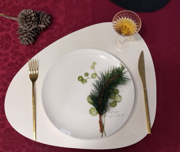 Сервировочная салфетка из натуральной кожи фигурная 36х42 см, цвет белый, Bull LIND DNA 9871