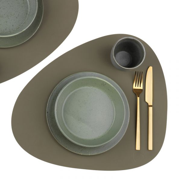 Сервировочная салфетка из натуральной кожи фигурная 36х42 см, цвет защитный зеленый, NUPO LIND DNA 982472