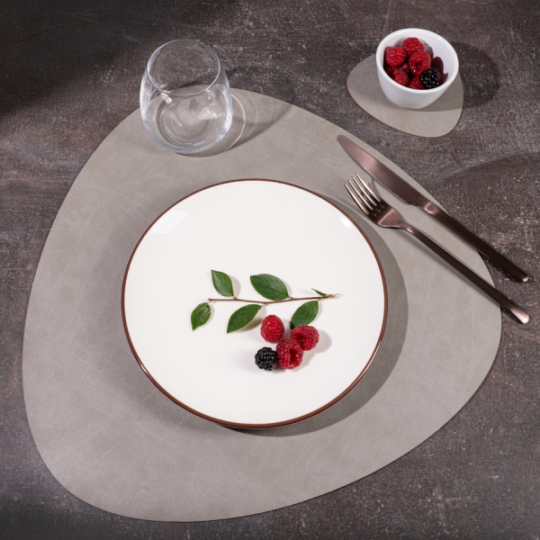 Сервировочная салфетка из натуральной кожи треугольная серая 41х41 см, NUPO Vero 512006