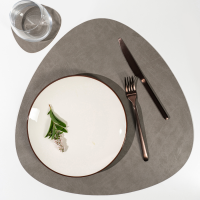 Сервировочная салфетка из натуральной кожи треугольная серая 41х41 см, NUPO Vero 512006