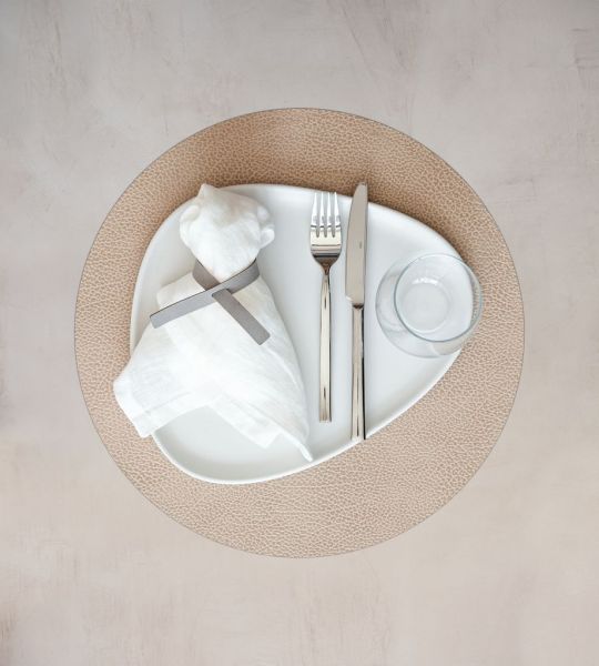 Сервировочная салфетка из натуральной кожи круглая 40 см, цвет песочный, Hippo LIND DNA 981316