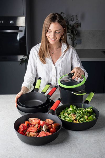 Кастрюля зеленая Индукционная ?24cm, 4 л. С крышкой и цветной упаковкой     (3)     37400i