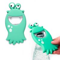 Открывалка Monster бирюзовая магнитная