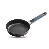 Сковорода ?20cm, с серой силиконовой ручкой, h=5 cm     (10)     30120g