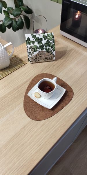 Сервировочная салфетка из натуральной кожи фигурная 24x28см, цвет рыжий, Hippo LIND DNA 990017