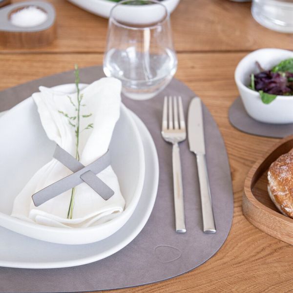 Сервировочная салфетка из натуральной кожи фигурная 36х42 см, цвет теплый серый, NUPO LIND DNA 990234