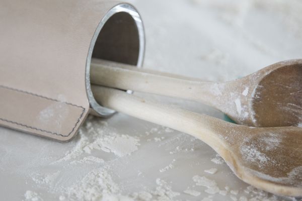 Ваза для цветов с кожаной отделкой, цвет теплый серый, LIND DNA 990334