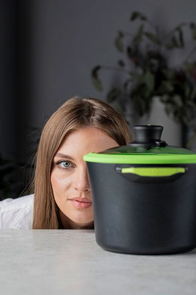 Кастрюля зеленая Индукционная ?24cm, 4 л. С крышкой и цветной упаковкой     (3)     37400i