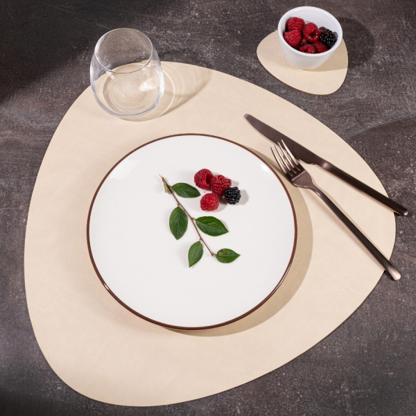 Сервировочная салфетка из натуральной кожи треугольная кремовая VERO 41х41 см, NUPO, 512005