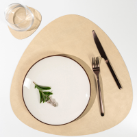 Сервировочная салфетка из натуральной кожи треугольная кремовая VERO 41х41 см, NUPO, 512005