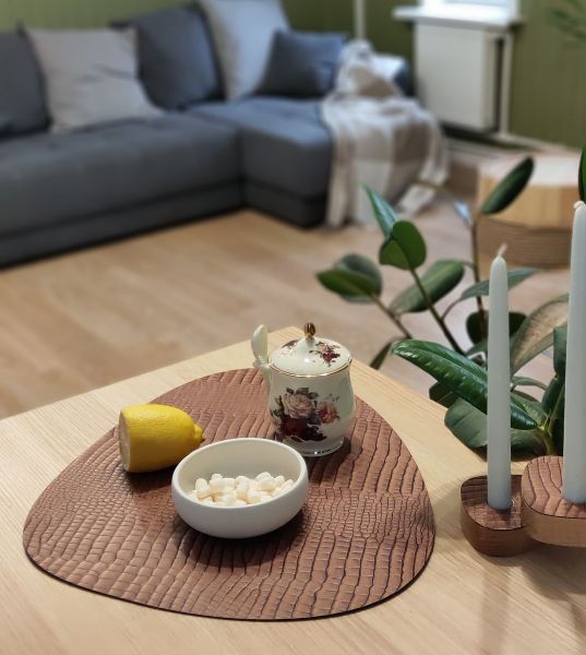 Сервировочная салфетка из натуральной кожи фигурная 36х42 см, цвет коньячный, CROCO LIND DNA 98285