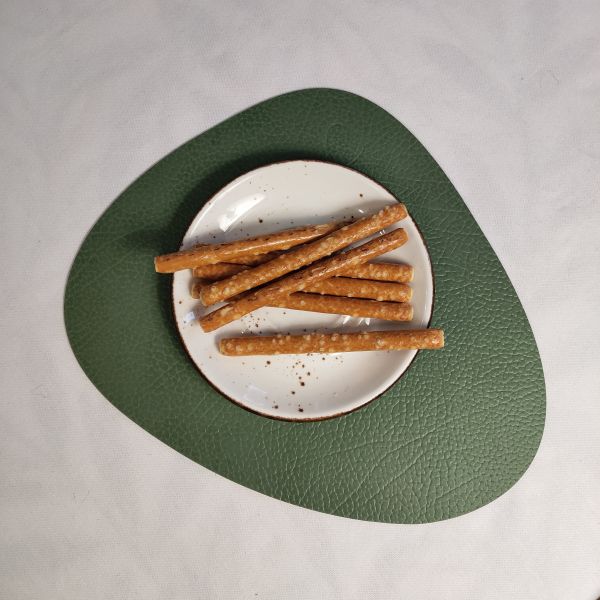 Сервировочная салфетка из натуральной кожи фигурная, цвет лесной зеленый, Hippo LIND DNA 990211