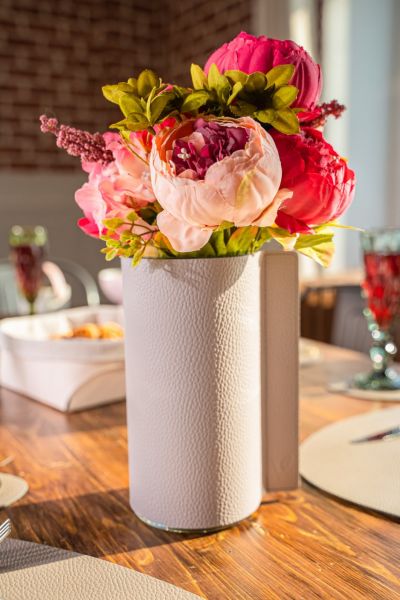 Ваза для цветов с кожаной отделкой кремовая, Vero VR-03CR