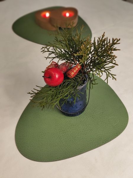 Сервировочная салфетка из натуральной кожи фигурная, цвет лесной зеленый, Hippo LIND DNA 990211