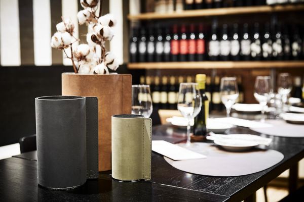 Ваза для цветов с кожаной отделкой, цвет антрацит, LIND DNA 983039