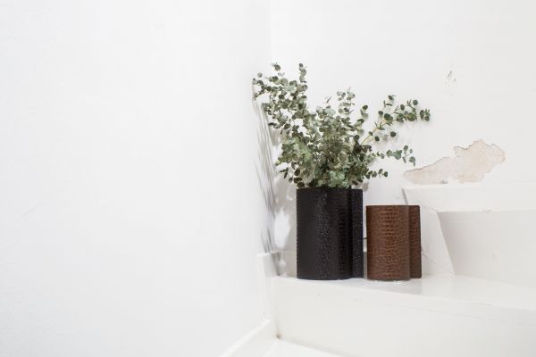 Ваза для цветов с кожаной отделкой, цвет коричневый, LIND DNA 98913