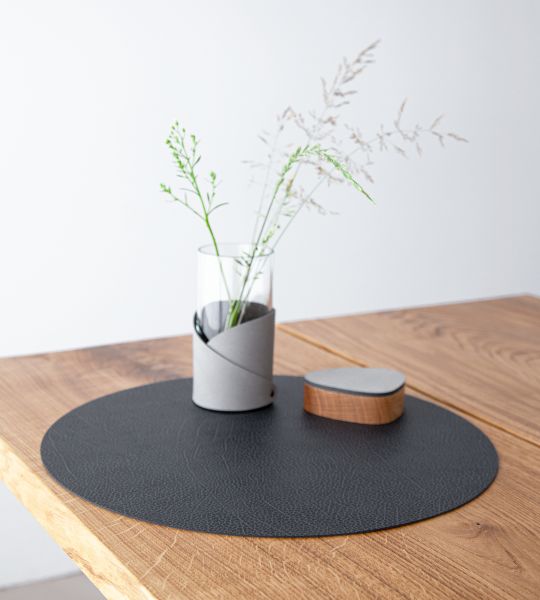 Сервировочная салфетка из натуральной кожи круглая черная 40 см, Hippo LIND DNA 981290