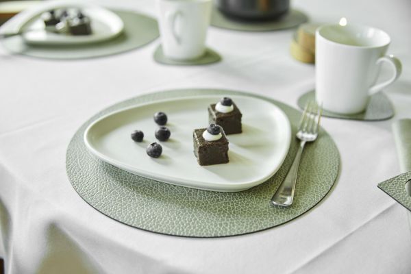 Сервировочная салфетка из натуральной кожи круглая 30 см, цвет оливковый, Hippo LIND DNA 983540