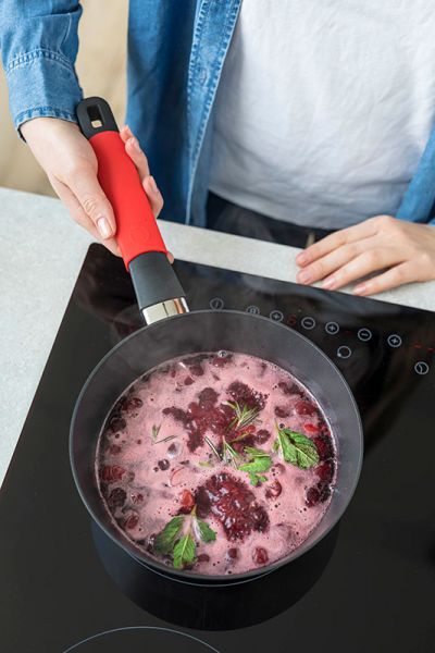 Сотейник Индукционный ?20cm, с красной силиконовой ручкой, h=7 cm     (10)     37220r
