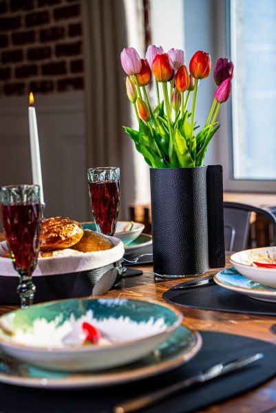 Ваза для цветов с кожаной отделкой чёрная, Vero VR-03BL