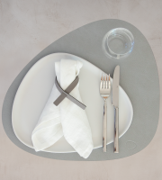 Сервировочная салфетка из натуральной кожи фигурная 36х42 см, цвет серебряный, Hippo LIND DNA 990549