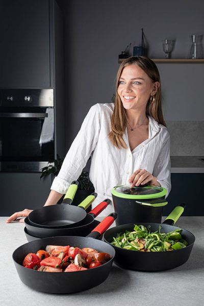 Кастрюля зеленая Индукционная ?24cm, 4 л. С крышкой и цветной упаковкой     (3)     37400i