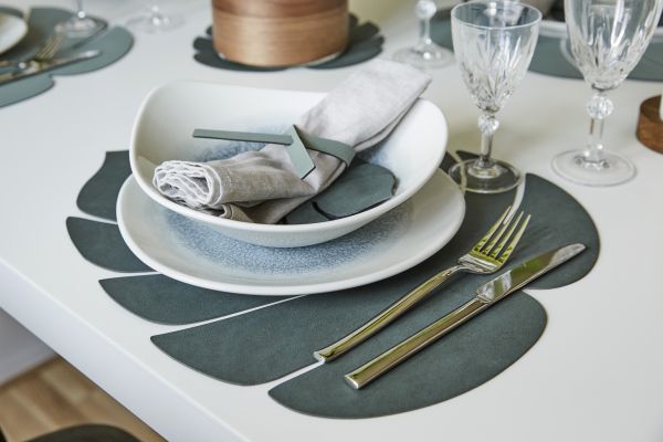 Сервировочная салфетка из натуральной кожи лист монстеры 42х35 см, цвет темно-зеленый, Hippo LIND DNA 989953