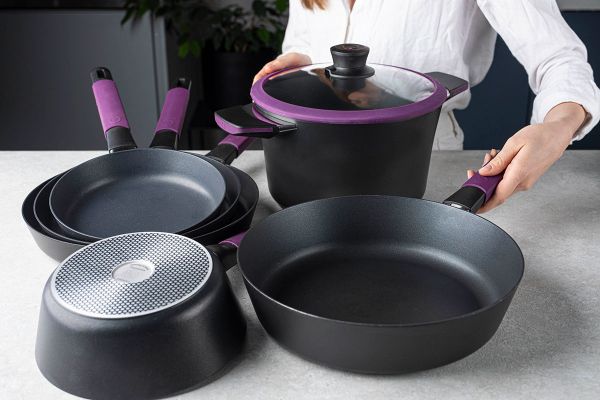 Сотейник ?28cm, с баклажановой силиконовой ручкой, h=7 cm     (10)     30228v