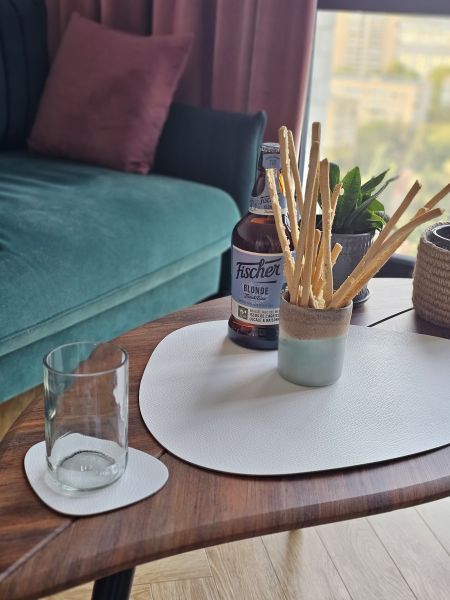 Подставка под кружку из натуральной кожи фигурный 11x13 см, цвет белый, HIPPO LIND DNA 220581