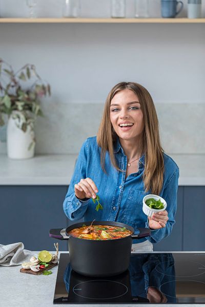 Кастрюля баклажановая Индукционная ?24cm, 4 л. С крышкой и цветной упаковкой     (3)     37400v