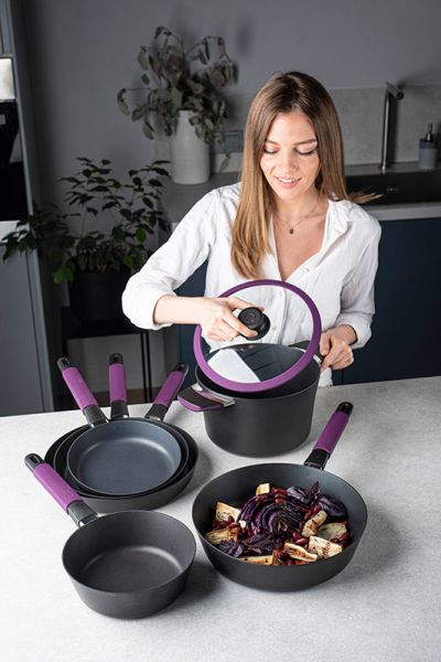 Сотейник ?28cm, с баклажановой силиконовой ручкой, h=7 cm     (10)     30228v
