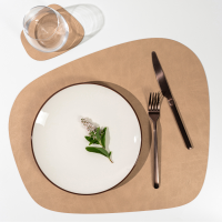 Сервировочная салфетка из натуральной кожи трапеция 36х42 см, песочная NUPO VERO 511007