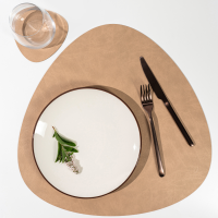 Сервировочная салфетка из натуральной кожи треугольная песочная VERO 41х41 см, NUPO, 512007