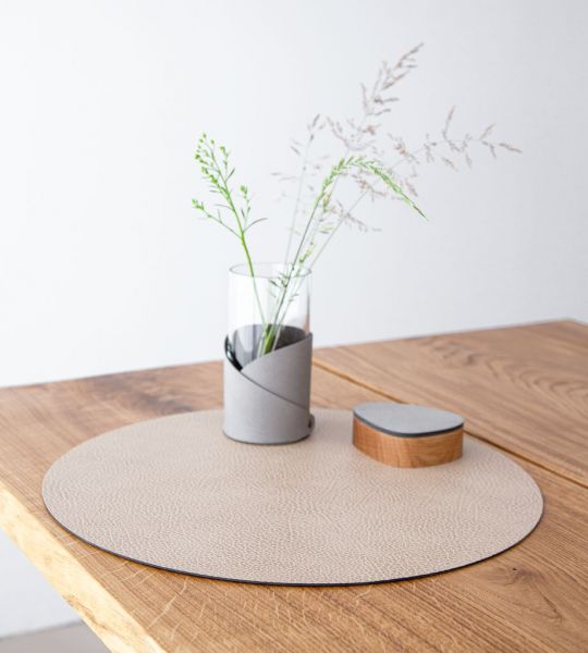 Сервировочная салфетка из натуральной кожи круглая 40 см, цвет песочный, Hippo LIND DNA 981316