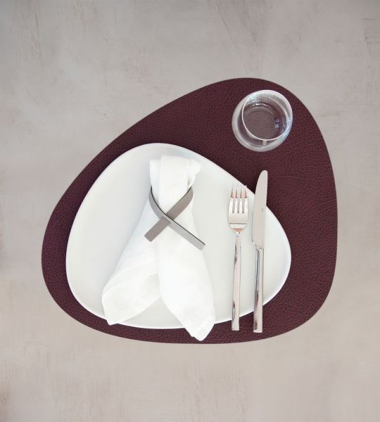 Сервировочная салфетка из натуральной кожи фигурная 36х42 см, цвет сливовый, Hippo LIND DNA 981117