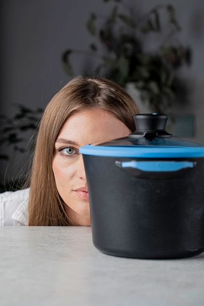 Кастрюля синяя Индукционная ?24cm, 4 л. С крышкой и цветной упаковкой     (3)     37400a