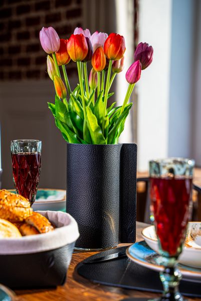 Ваза для цветов с кожаной отделкой чёрная, Vero VR-03BL