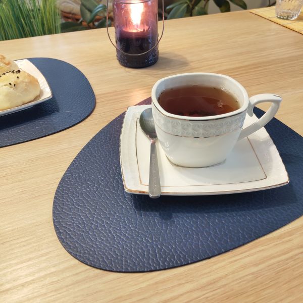 Сервировочная салфетка из натуральной кожи фигурная 24x28см, цвет морской синий, Hippo LIND DNA 981267