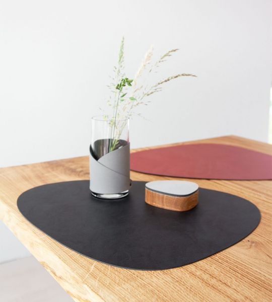 Сервировочная салфетка из натуральной кожи фигурная двусторонняя 36х42 см, LIND DNA 983569