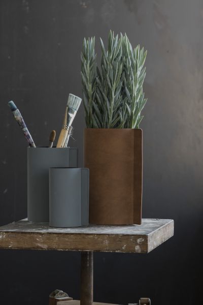 Ваза для цветов с кожаной отделкой, цвет бежевый, LIND DNA 983048