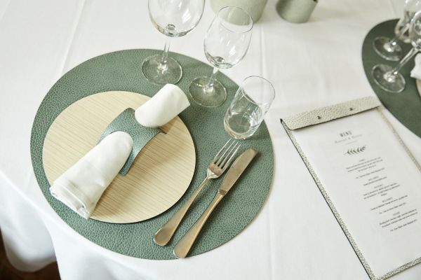 Сервировочная салфетка из натуральной кожи круглая 40 см, цвет оливковый, Hippo LIND DNA 983560