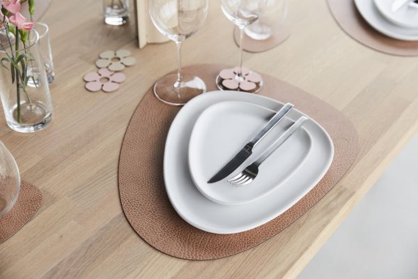 Сервировочная салфетка из натуральной кожи фигурная 36х42 см, цвет кремовый, Hippo LIND DNA 990205