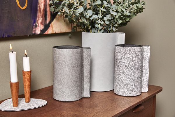 Ваза для цветов с кожаной отделкой, цвет бело-серый, LIND DNA 98968